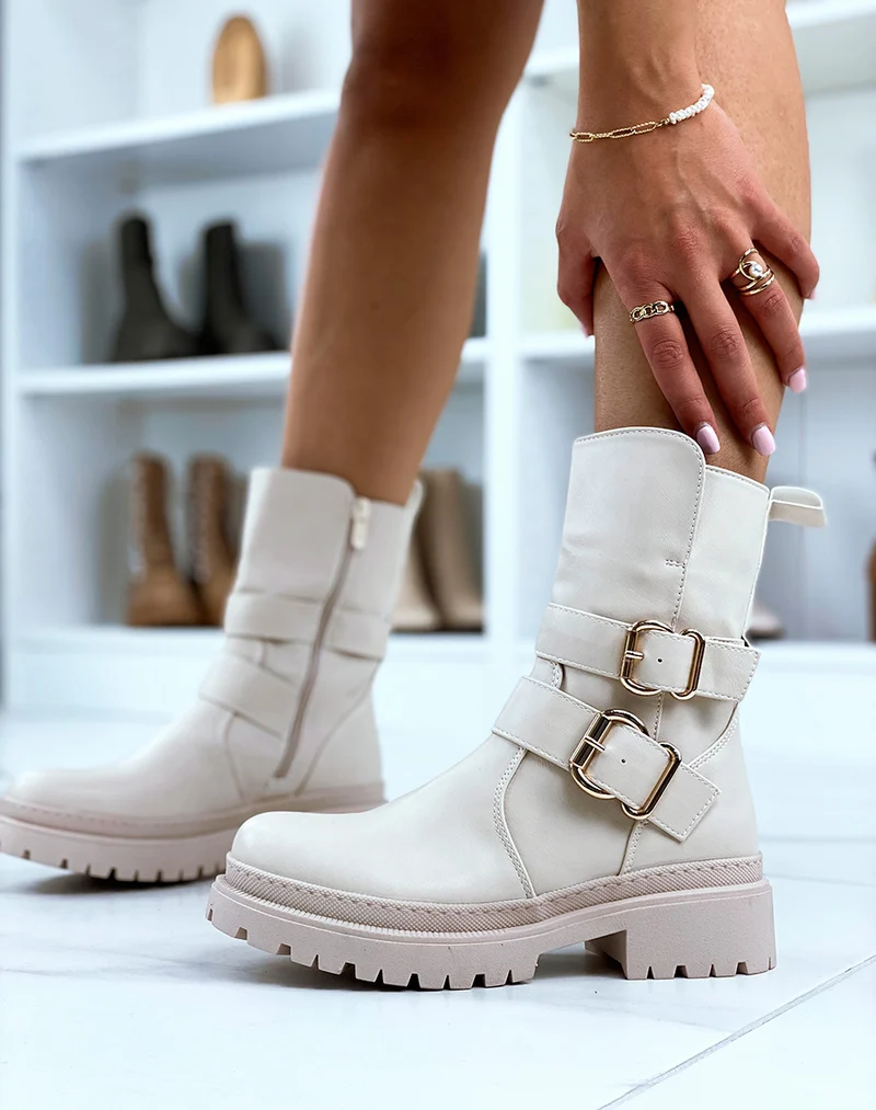 Bottines hautes beiges à boucles dorées