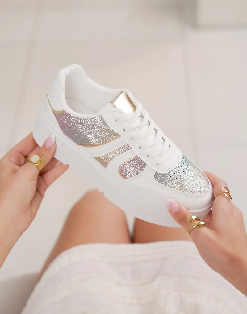Basket femme blanche tendance avec paillettes multicolores et bandes latérales
