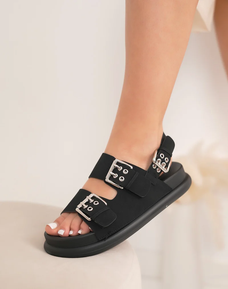 Mules femme noires à 3 brides ajustables avec boucles argentées