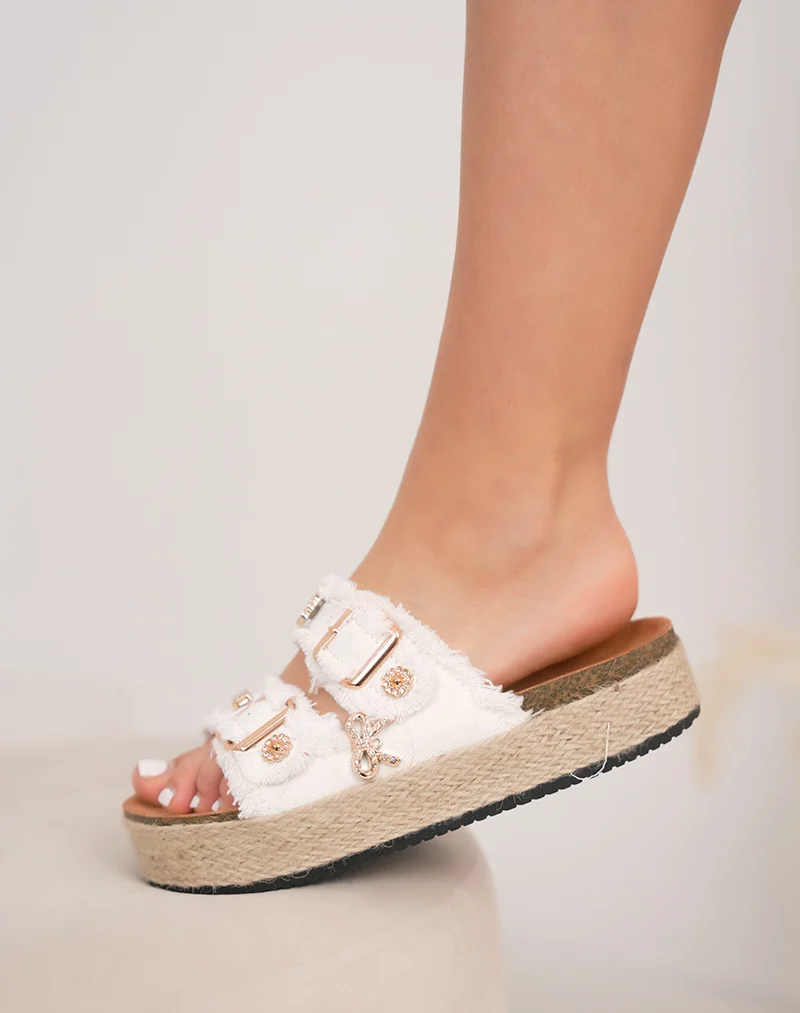 Mules femme blanches effet jean avec strass dorés et semelle tressée