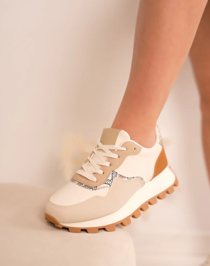 Baskets femme beige tendance à semelle crantée et détails croco effet python
