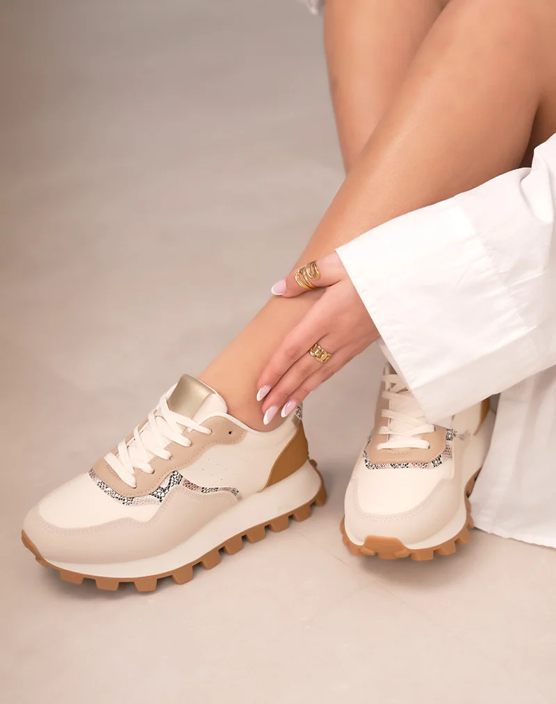Baskets femme beige tendance à semelle crantée et détails croco effet python