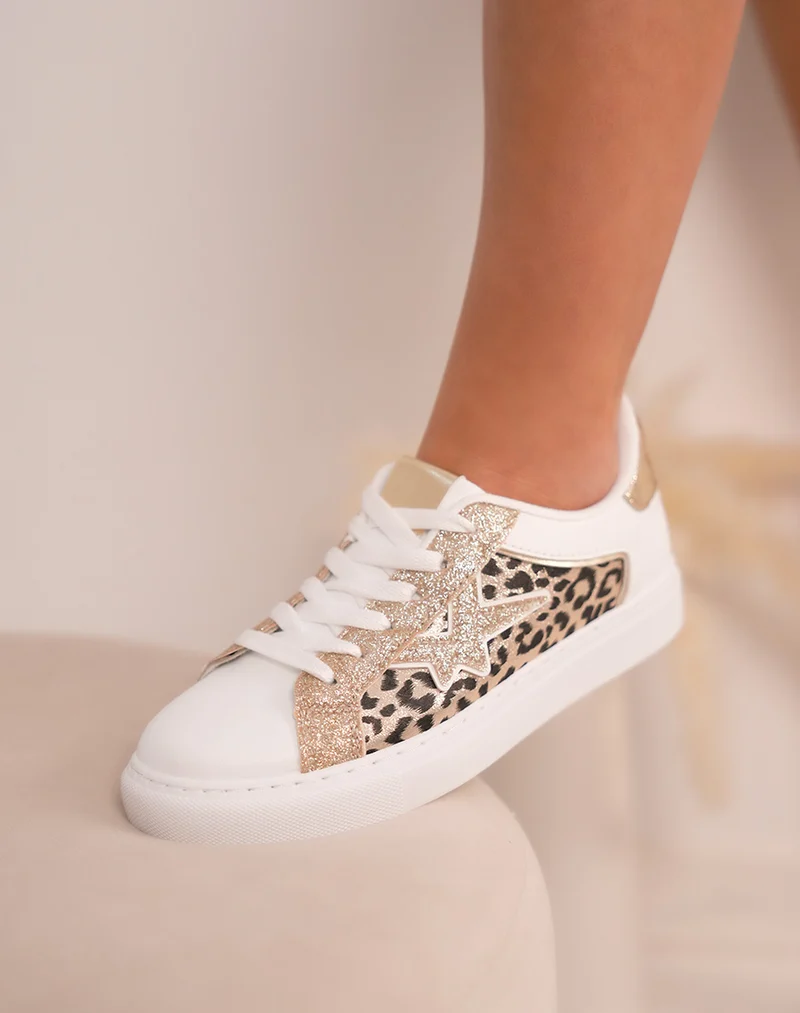 Baskets femme blanches tendance à paillettes dorées et motif léopard sur le côté
