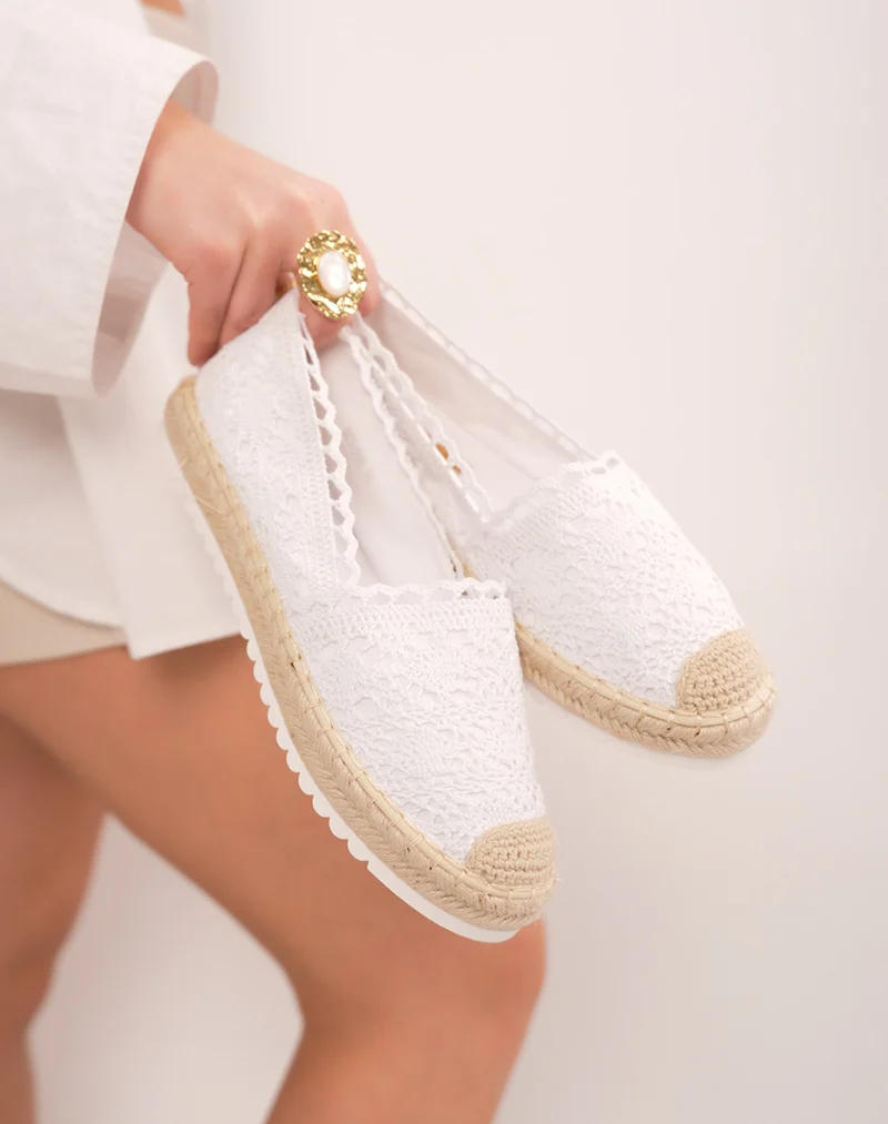 Espadrilles femme blanches élégantes en dentelle avec semelle en jute naturelle