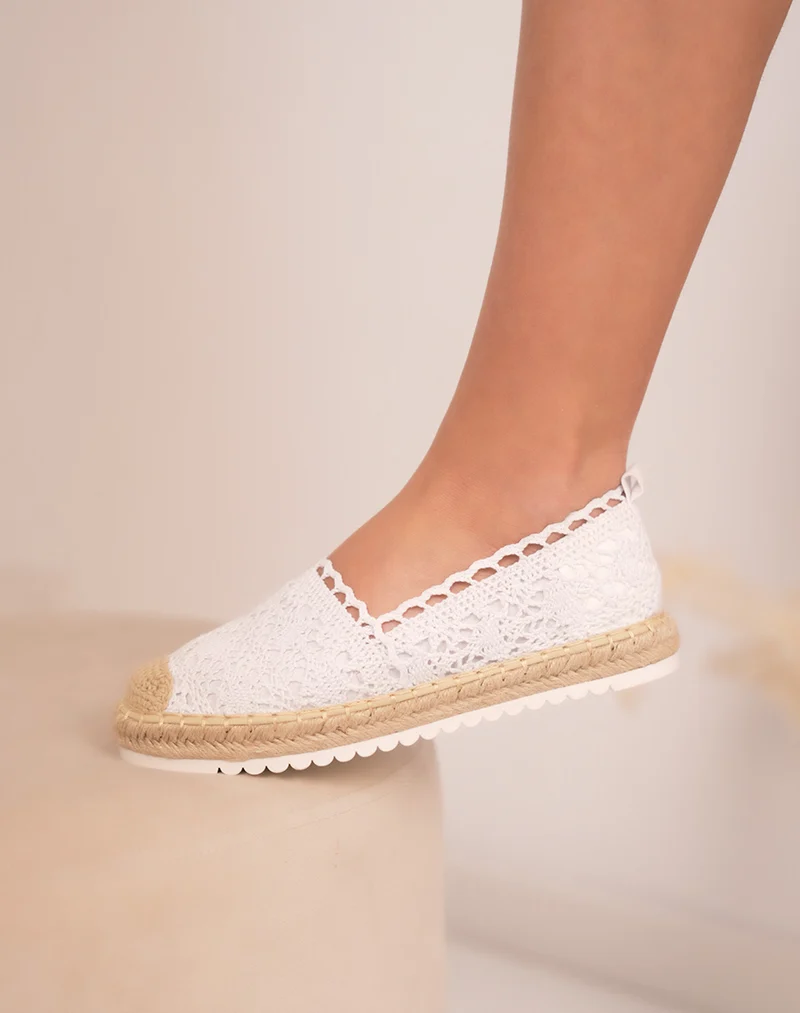 Espadrilles femme blanches élégantes en dentelle avec semelle en jute naturelle