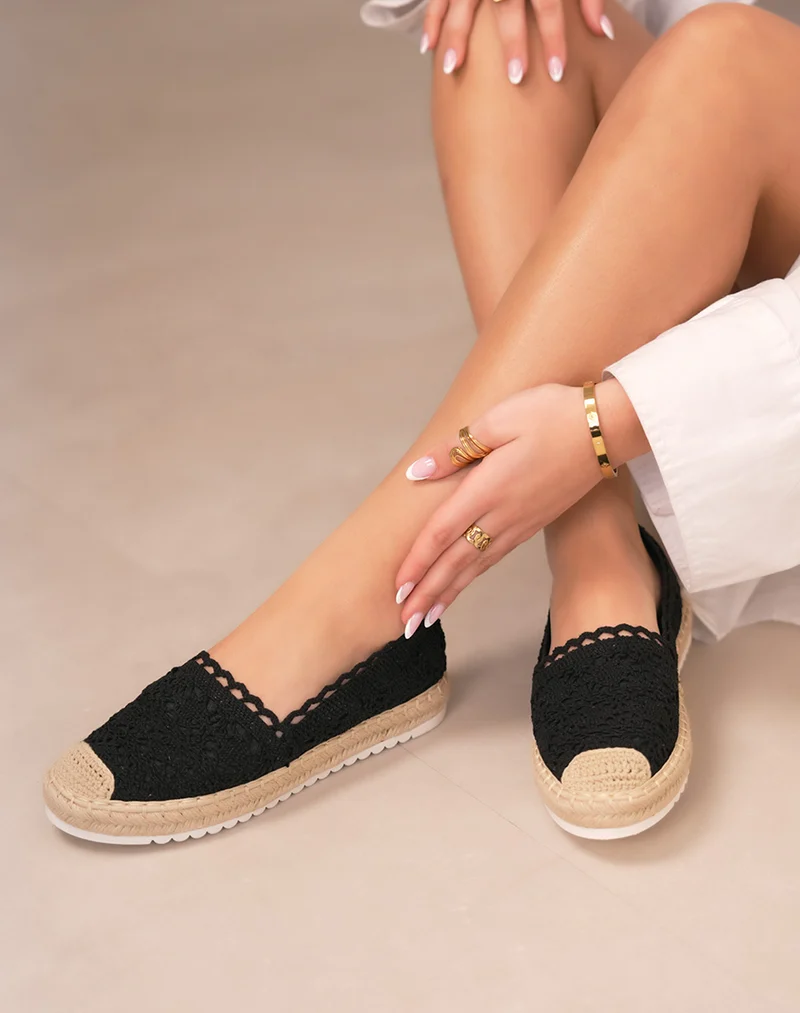 Espadrilles femme noires élégantes en dentelle avec semelle en jute tressée