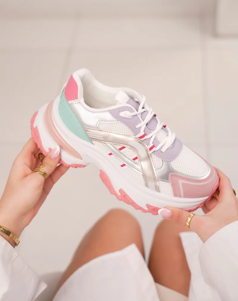 Baskets femme blanches pastel tendance à semelle épaisse et détails multicolores