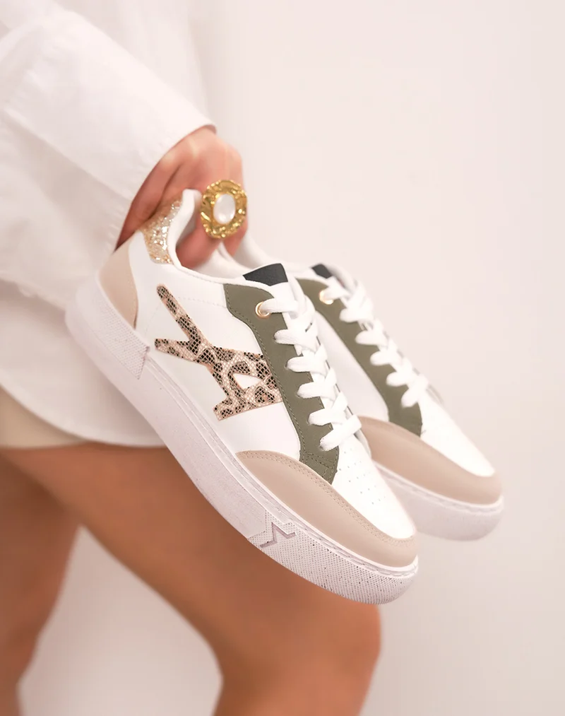 Baskets femme blanches tendance à motif léopard et détails kaki