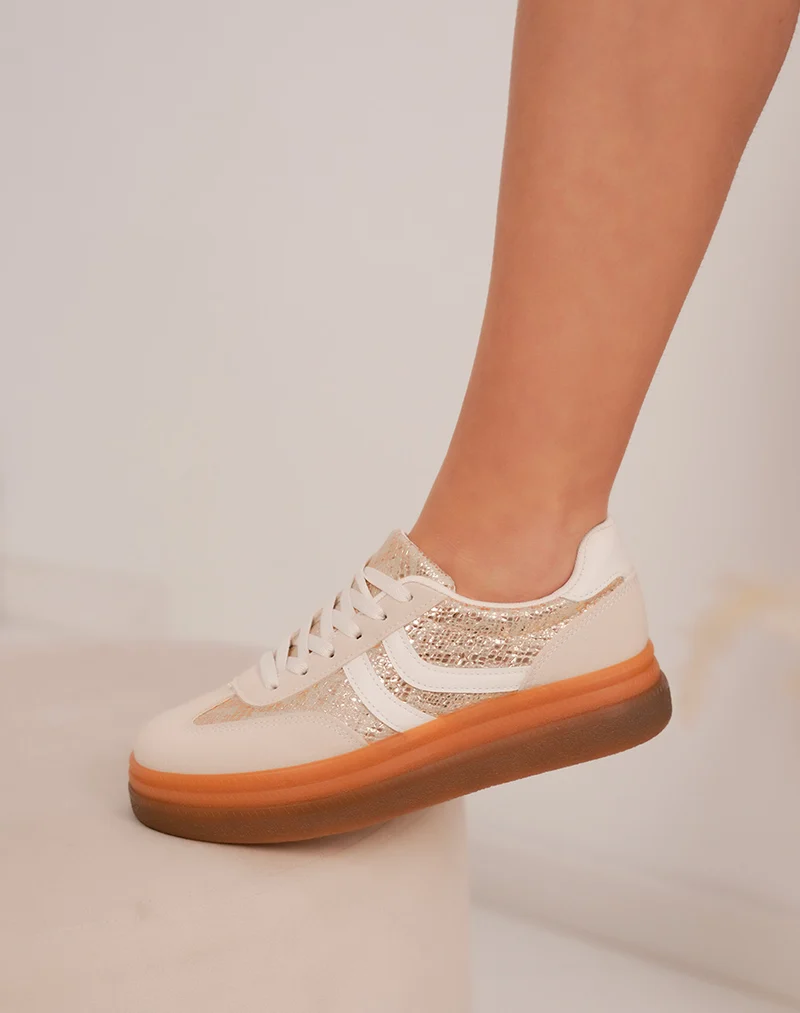 Baskets femme beige en suédine avec effet croco métallisé et semelle plateforme marron