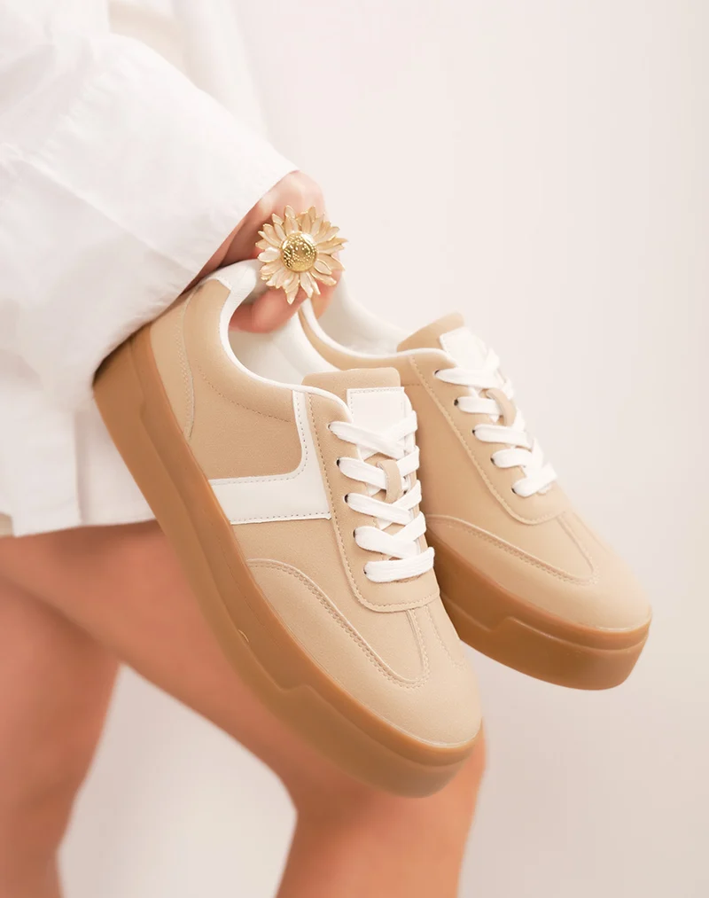 Basket femme beige foncé en peau de pêche à triple plate-forme marron tendance