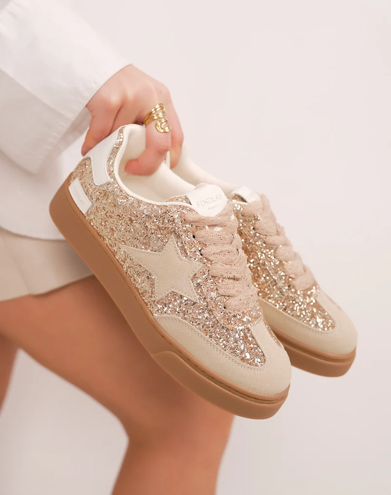 Baskets femme dorées pailletées en suédine beige tendance avec motif étoile
