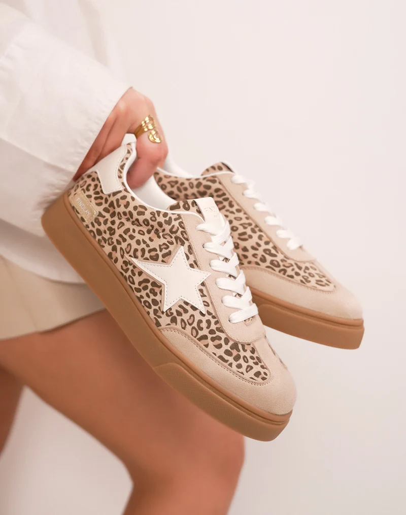 Baskets femme léopard en suédine beige tendance avec étoile blanche