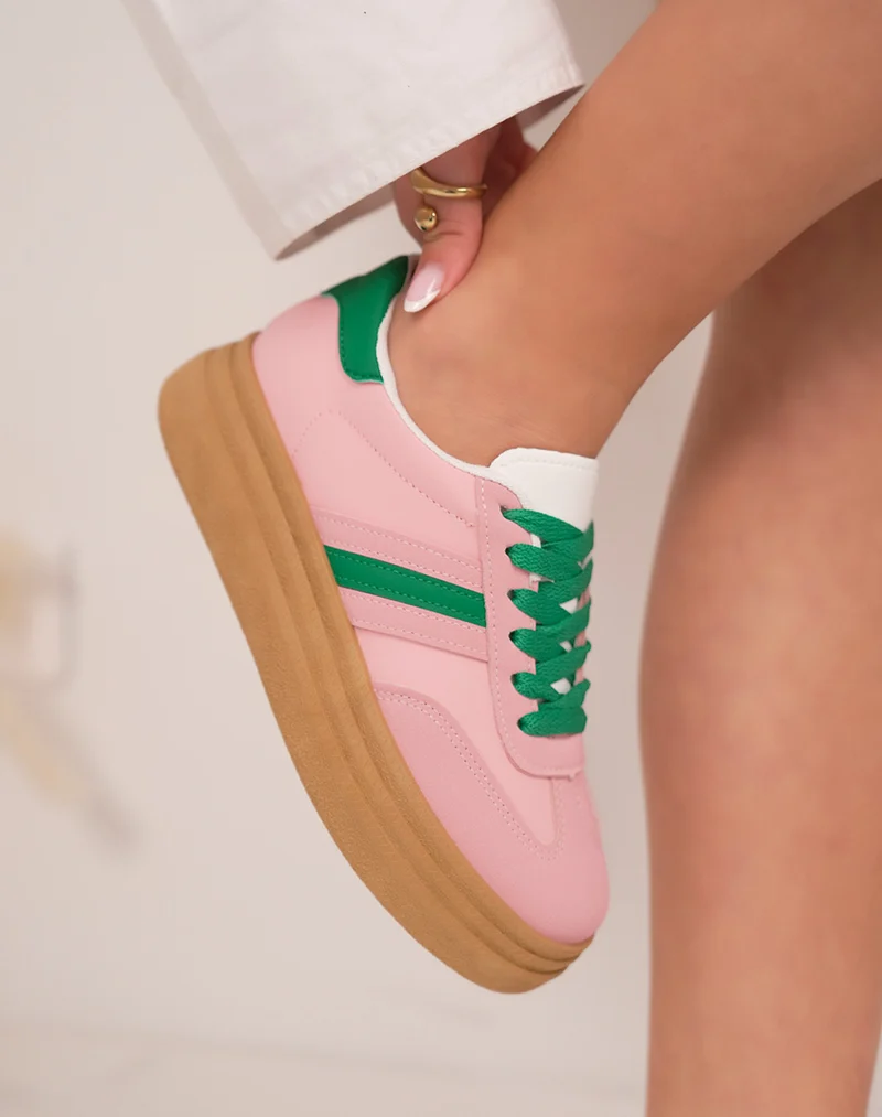 Baskets femme roses à triple semelle camel avec détails vert sapin tendance