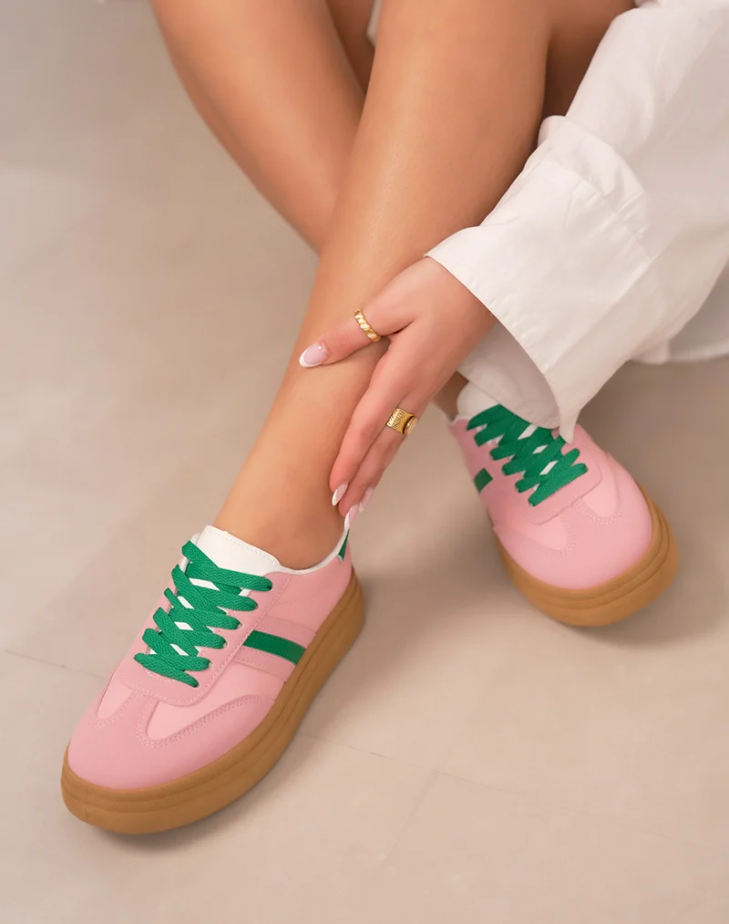 Baskets femme roses à triple semelle camel avec détails vert sapin tendance
