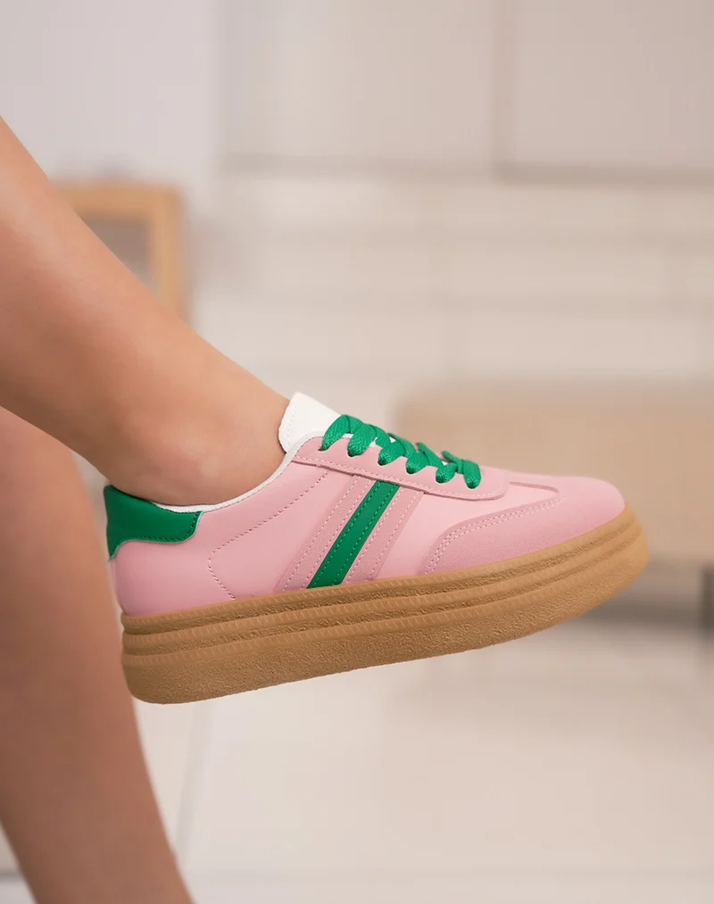 Baskets femme roses à triple semelle camel avec détails vert sapin tendance