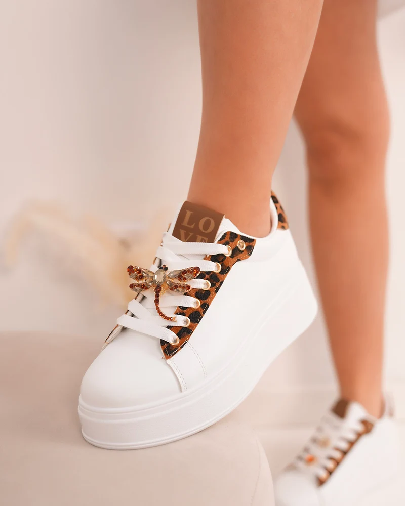 Basket femme blanche et léopard tendance avec bijoux scintillants