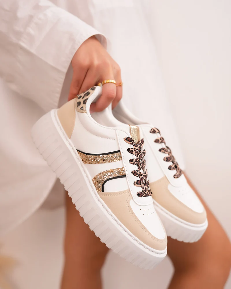 Basket femme blanche avec rayures dorées, lacets léopard et semelle épaisse