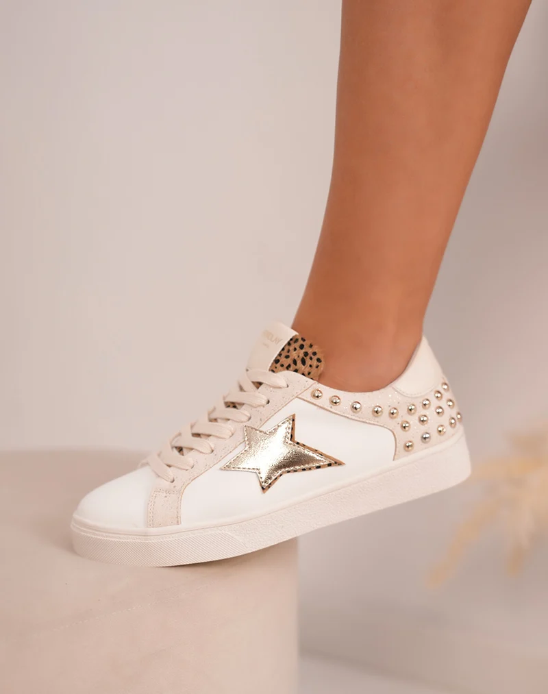 Baskets femme FINDLAY blanches à étoile dorée et détails cloutés tendance