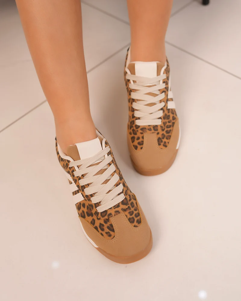 Basket femme marron à imprimé léopard et bandes blanches
