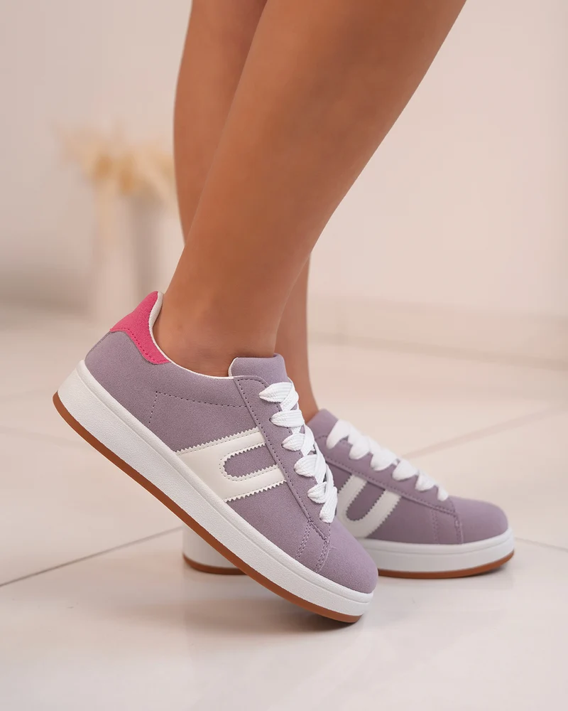 Basket femme en suédine mauve avec détails blancs et rose