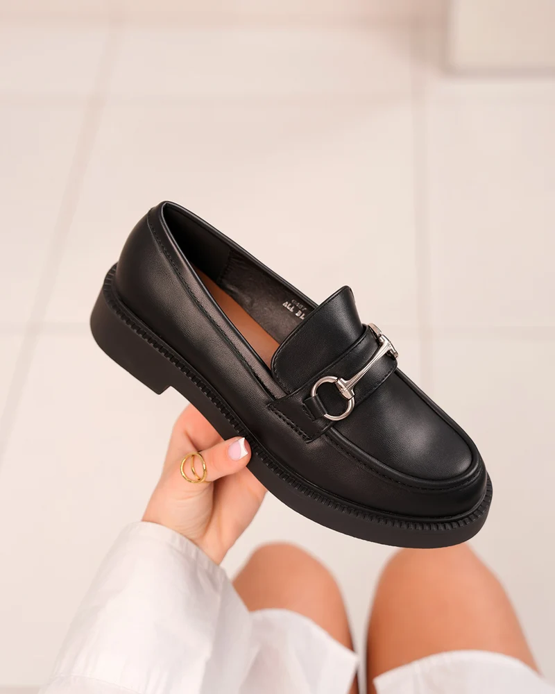 Mocassin Femme Noir Élégant avec Bijou Argenté
