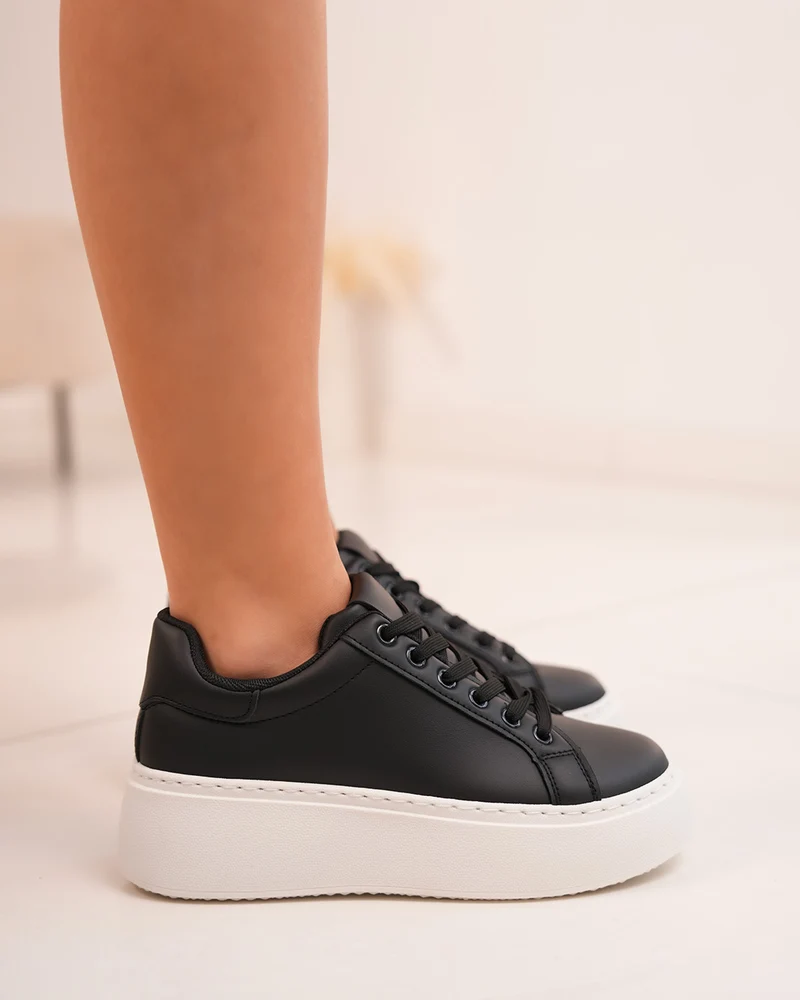 Basket femme noire à semelle blanche