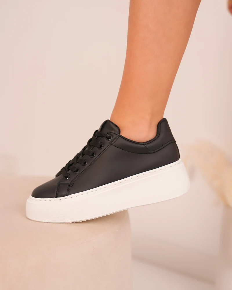 Basket femme noire à semelle blanche
