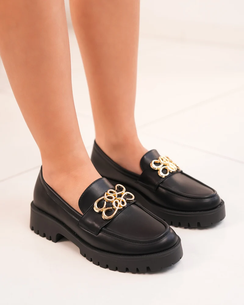 Mocassins femme noirs avec motif doré et semelle crantée