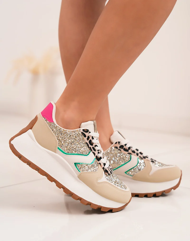 Baskets femme beige tendance avec paillettes dorées et détails léopard
