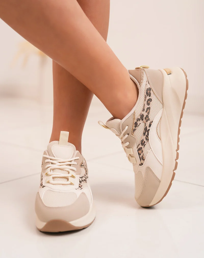 Baskets femme beige tendance avec imprimé léopard et détails dorés