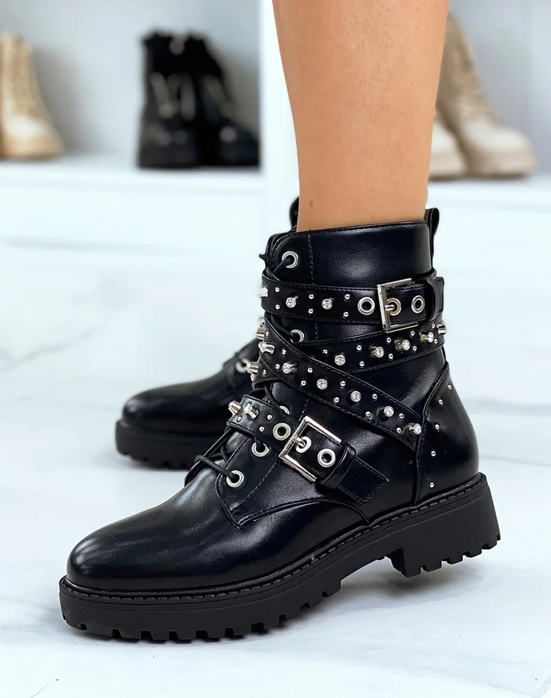 Bottines noires à lacets et multiples sangles décorées