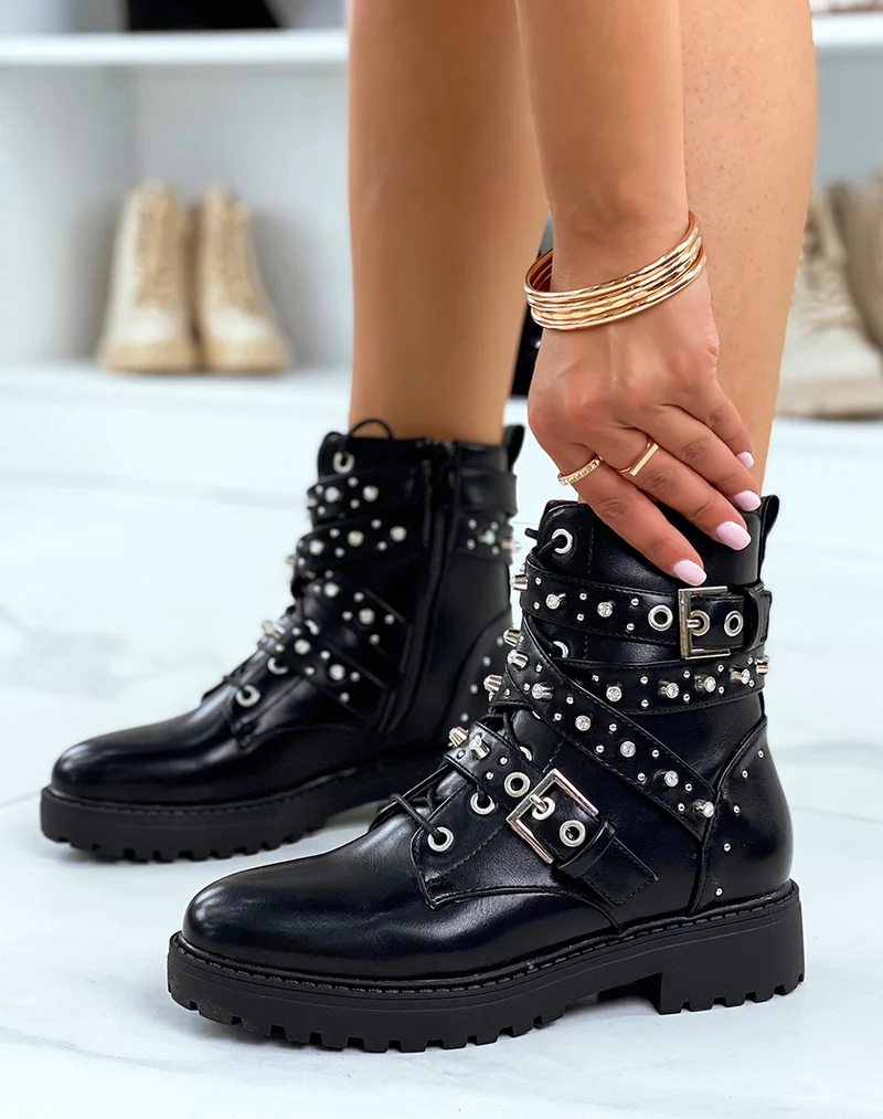 Bottines noires à lacets et multiples sangles décorées