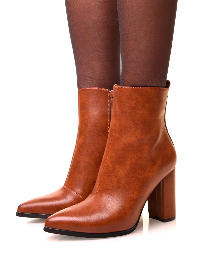 Bottines camel à talons carré et à bouts pointus