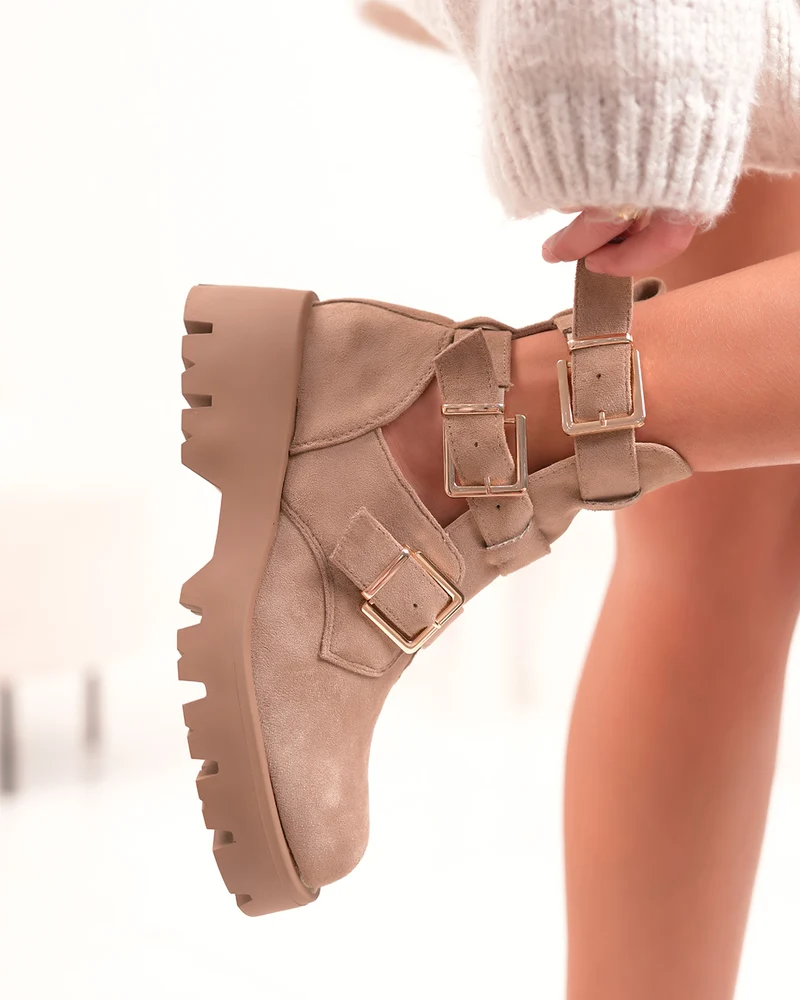 Bottines femme beige en suédine à triples lanières et semelle crantée