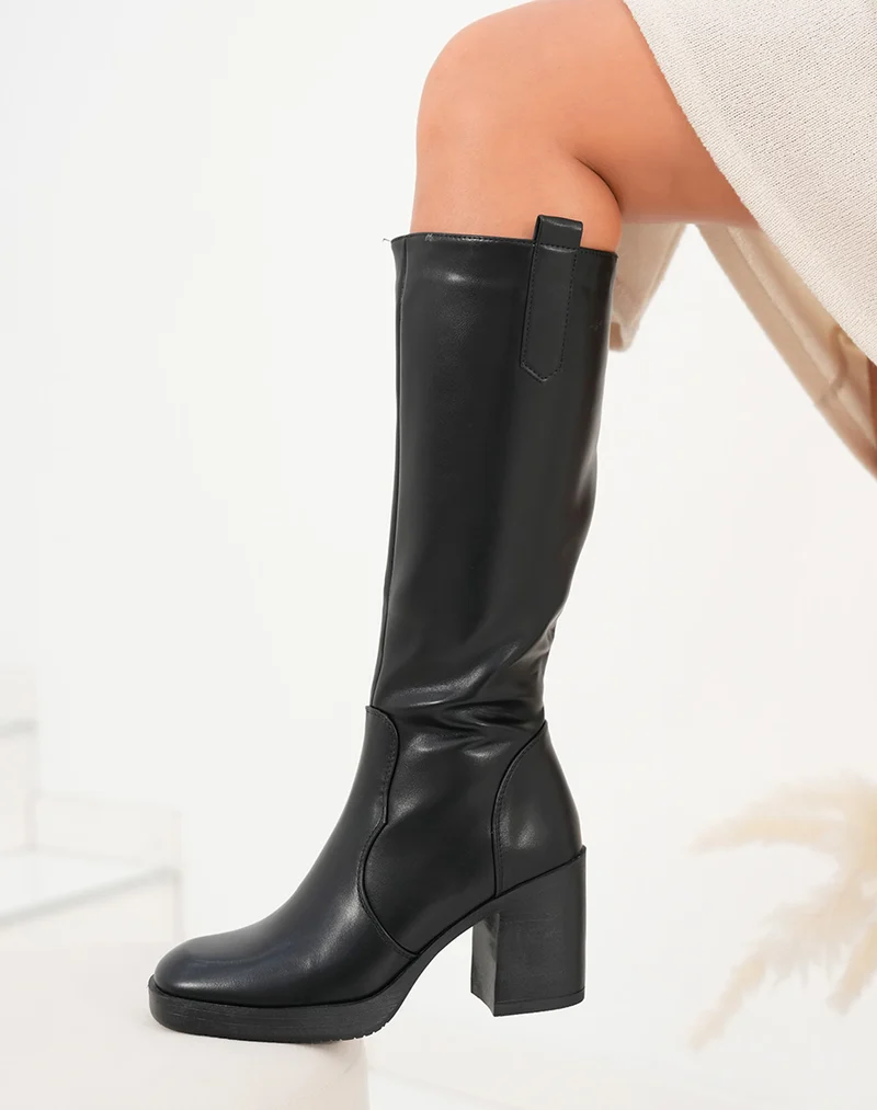 Bottes femme noires basiques à talon épais avec détails tissés