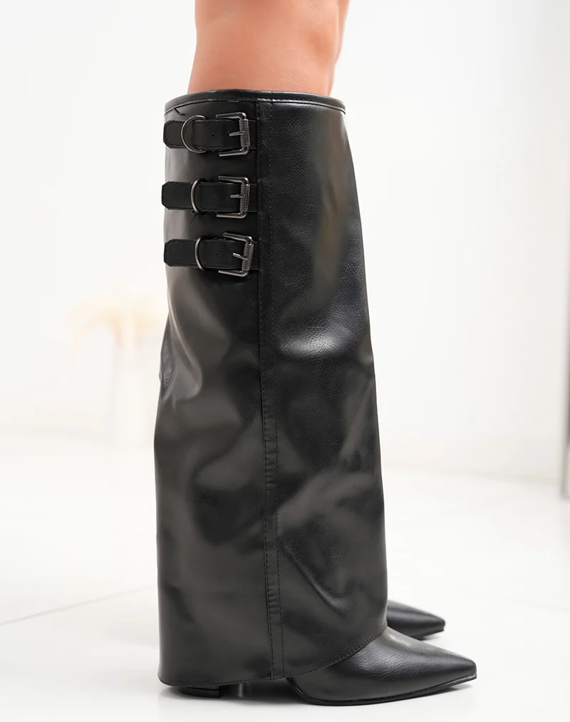Bottes noires à talon carré et bout pointu