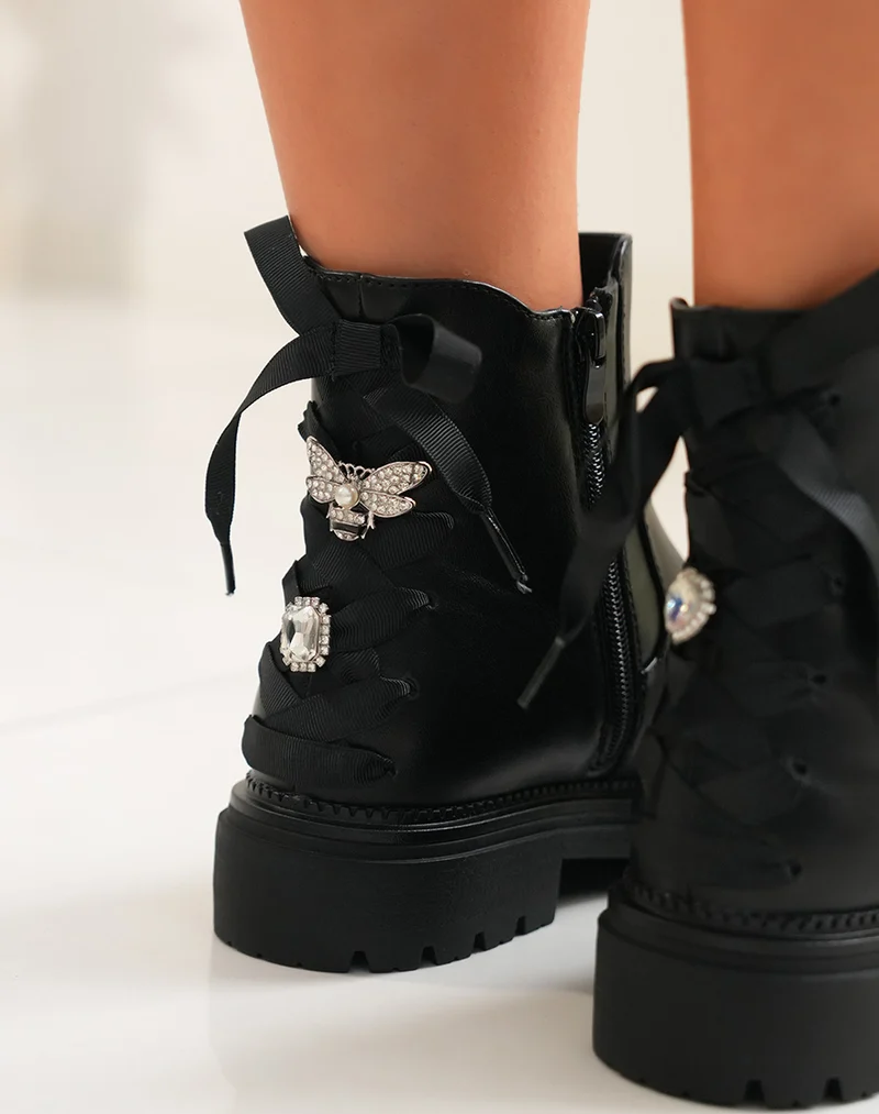 Bottines noires femme style chelsea tendance avec laçage décoratif