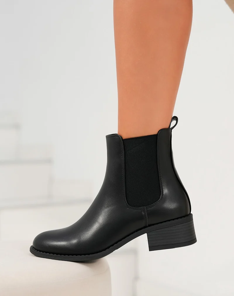 Bottines femme noires élégantes avec talon épais style Chelsea