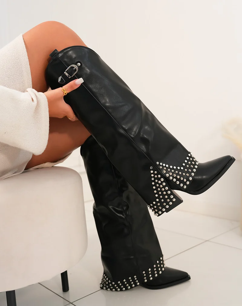 Santiags femme noires cloutées avec talon biseauté et tige haute