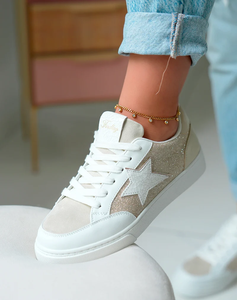 Baskets femme beige clair effet daim avec empiècements blancs et dorés pailletés