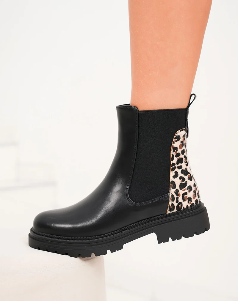 Bottines femme noires avec empiècement léopard et semelle crantée