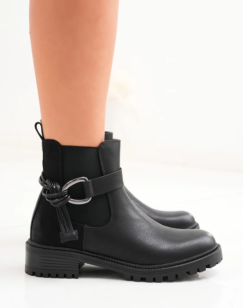 Charme & Durabilité : Bottines Chelsea Noires avec Sangle Nouée