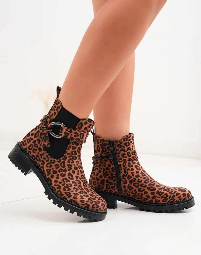 Bottines basses femme léopard bi-matière avec boucle et semelle crantée
