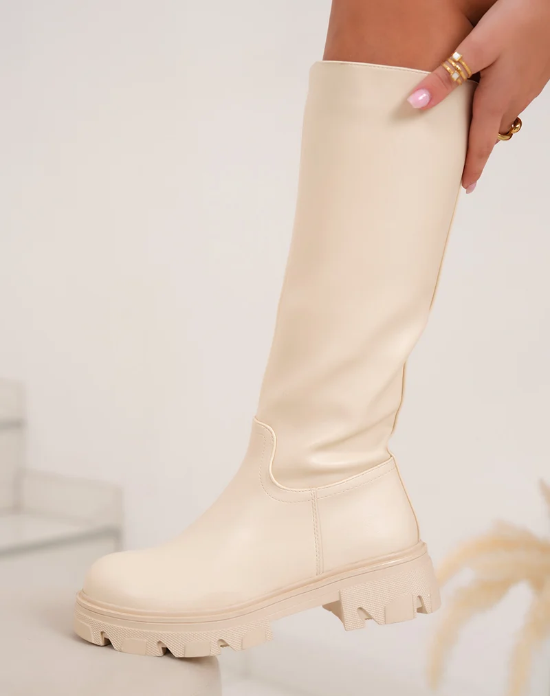 Bottes femme beiges à semelle crantée et intérieur fourré