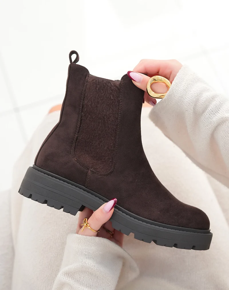 Bottines femme marron en suédine style Chelsea avec effet fourré et semelle crantée confort et style