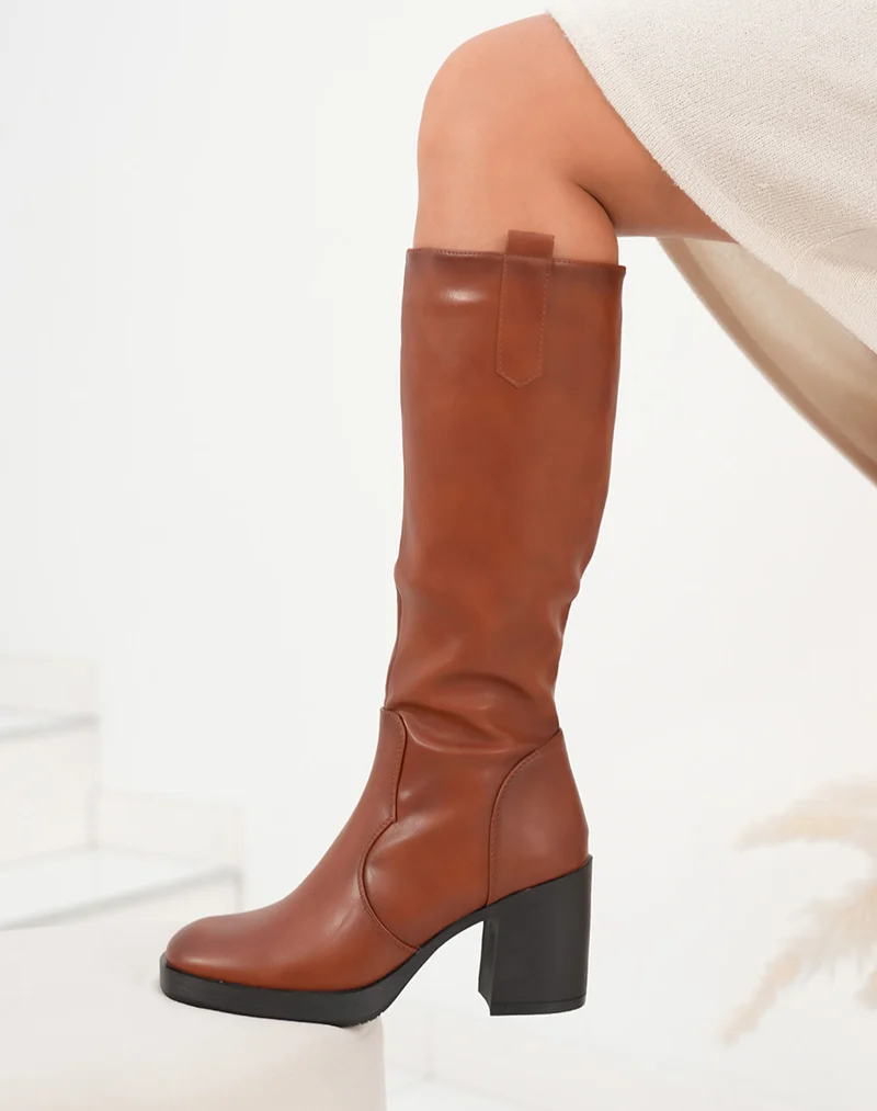 Bottes femme camel basiques avec talon épais et détails tissés
