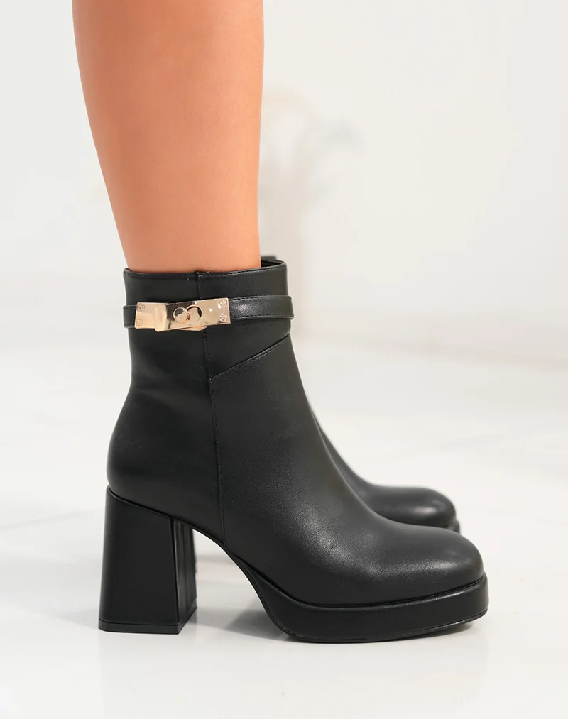 Bottines femme noires à talon haut carré avec plateforme et sangle dorée
