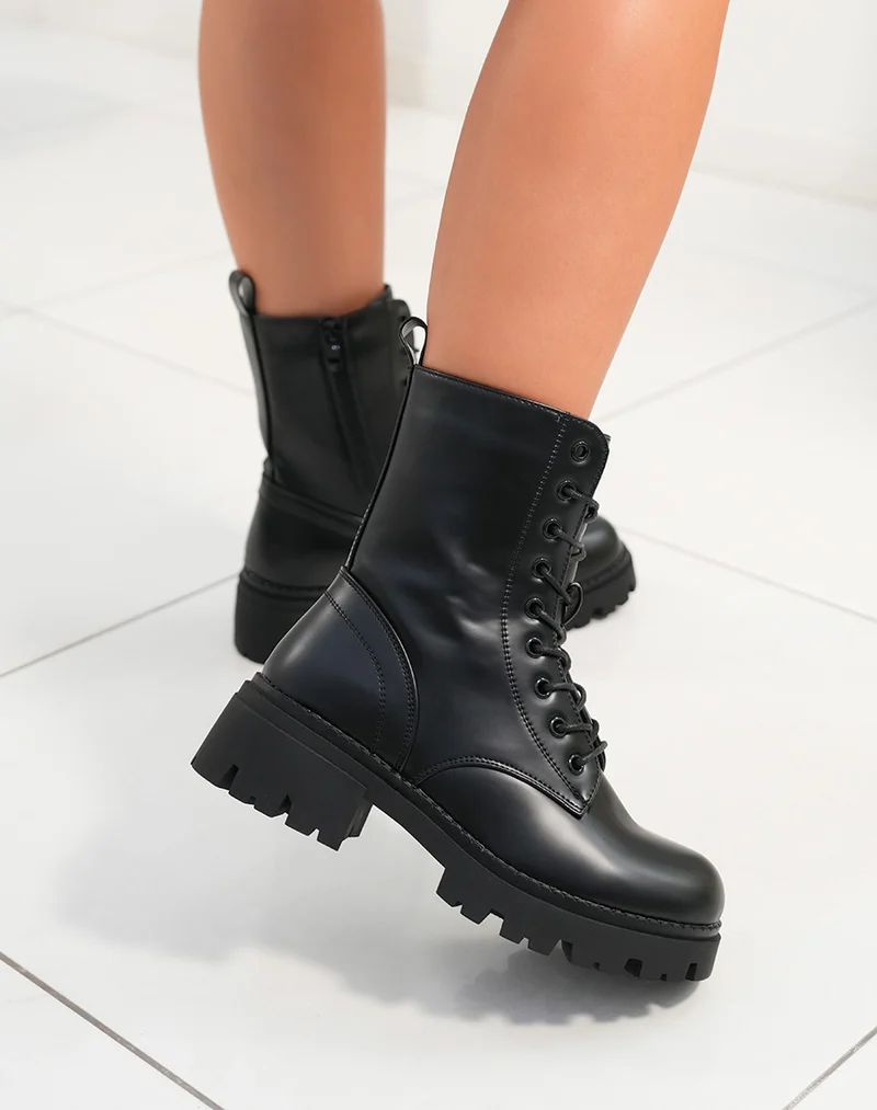 Bottines femme noires à lacets avec talon épais et semelle crantée