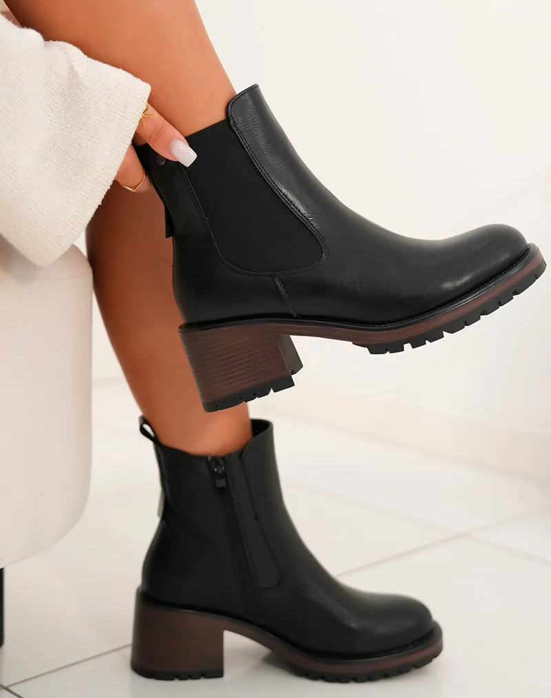 Bottines femme noires élégantes avec semelle marron et détail élastique