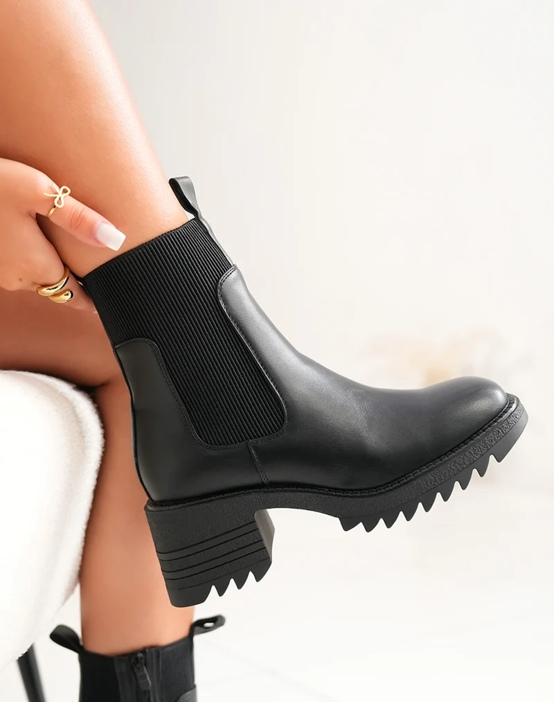 Bottines noires à petit talon et élastique